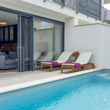 Casa Ella With Private Pool Appartement *