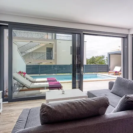 Casa Ella With Private Pool * Πόρετς