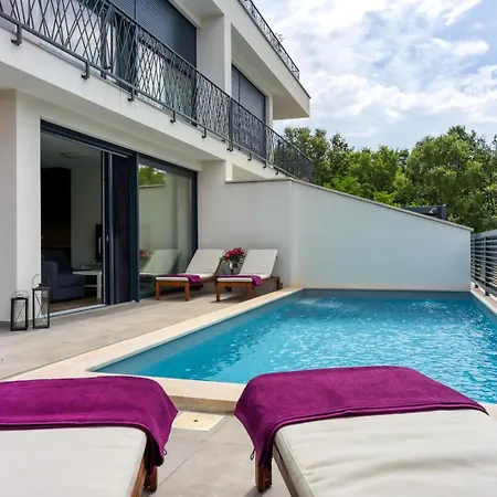 Casa Ella With Private Pool Πόρετς