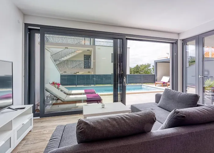 Casa Ella With Private Pool * Πόρετς