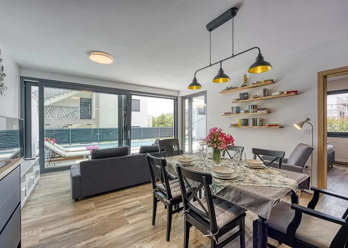 Casa Ella With Private Pool Διαμέρισμα Πόρετς